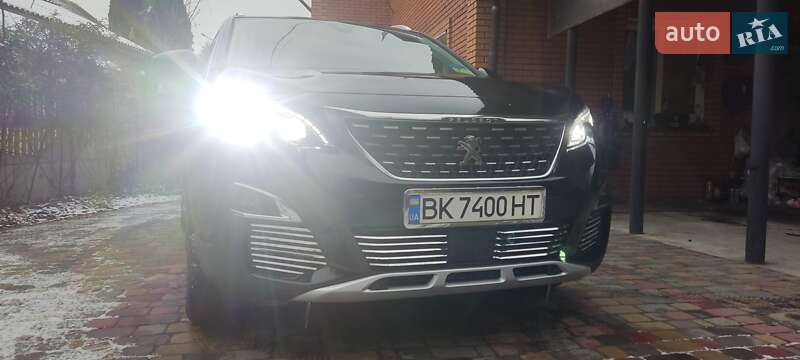 Внедорожник / Кроссовер Peugeot 5008 2017 в Ровно