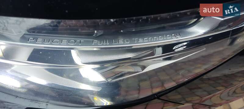 Внедорожник / Кроссовер Peugeot 5008 2017 в Ровно