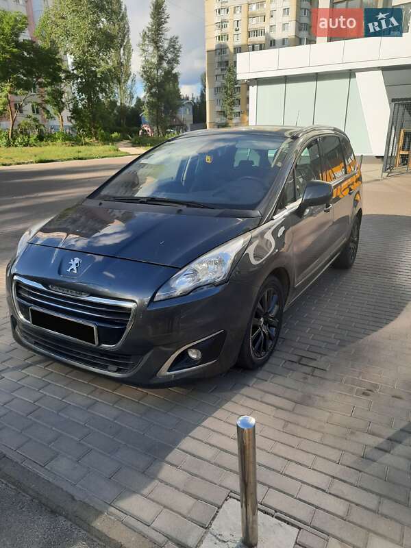 Микровэн Peugeot 5008 2013 в Сумах