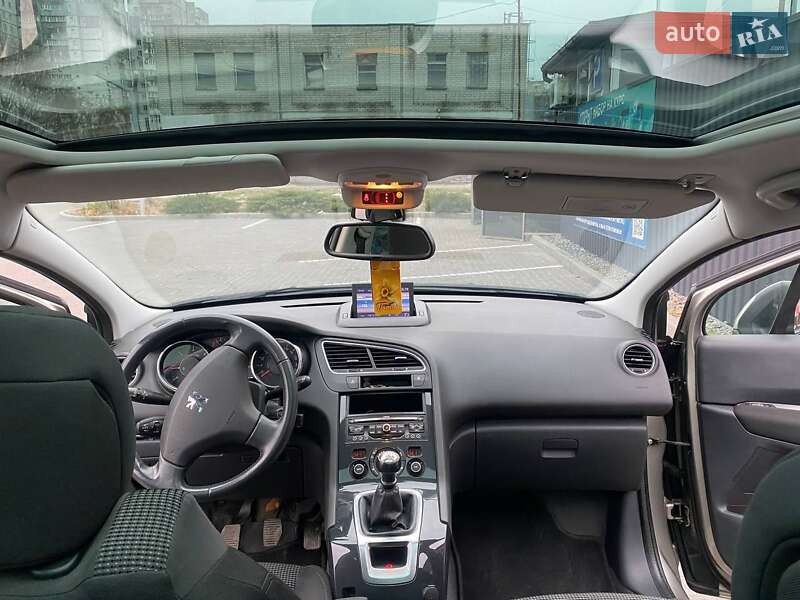 Микровэн Peugeot 5008 2011 в Днепре