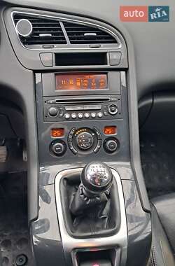 Микровэн Peugeot 5008 2011 в 