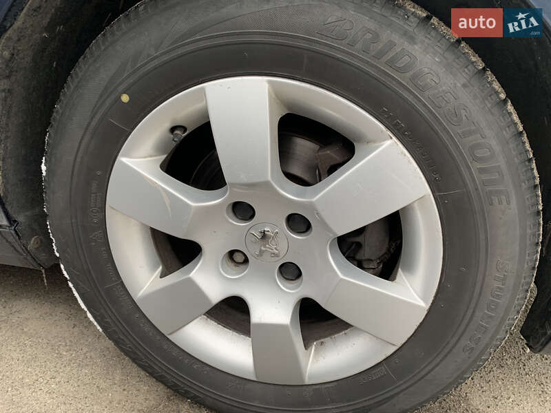 Микровэн Peugeot 5008 2012 в Киеве