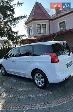 Микровэн Peugeot 5008 2015 в Львове