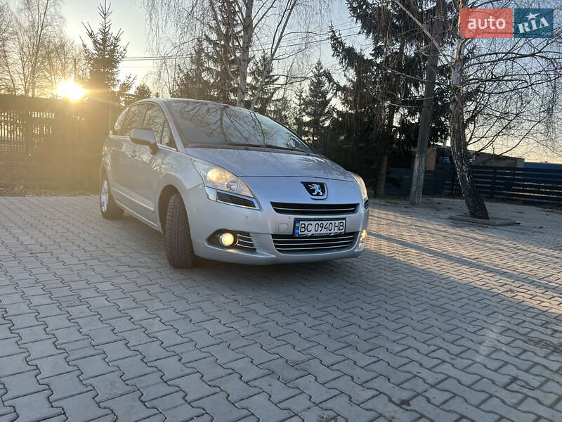 Микровэн Peugeot 5008 2012 в 