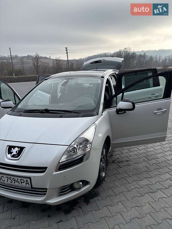Мікровен Peugeot 5008 2012 в Чернівцях
