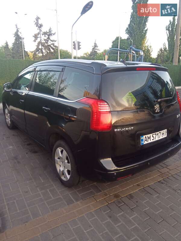 Микровэн Peugeot 5008 2013 в Киеве