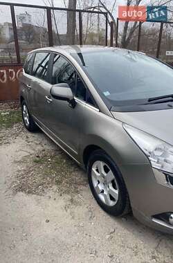 Микровэн Peugeot 5008 2011 в 