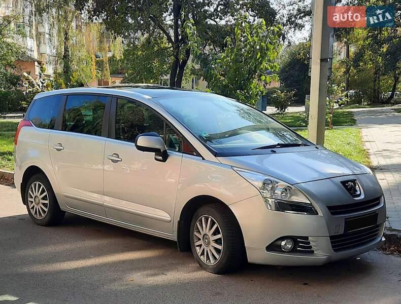 Микровэн Peugeot 5008 2010 в 