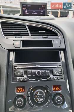 Микровэн Peugeot 5008 2012 в 