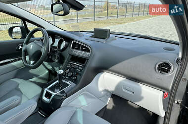 Мікровен Peugeot 5008 2011 в 