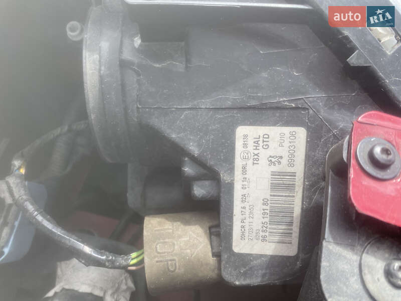 Мікровен Peugeot 5008 2011 в Стрию