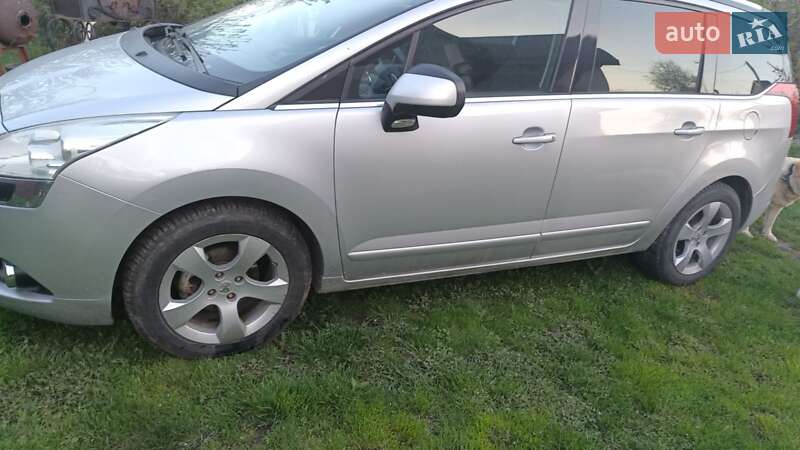 Микровэн Peugeot 5008 2010 в Ровно