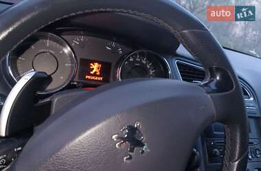 Микровэн Peugeot 5008 2010 в 