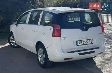 Позашляховик / Кросовер Peugeot 5008 2016 в 