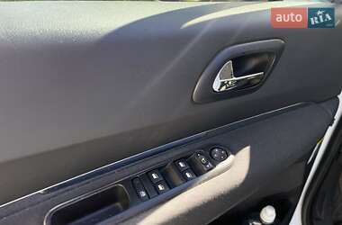 Позашляховик / Кросовер Peugeot 5008 2016 в 