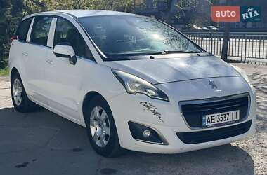 Позашляховик / Кросовер Peugeot 5008 2016 в 