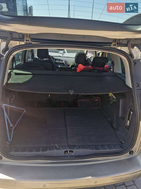 Микровэн Peugeot 5008 2010 в Рогатине