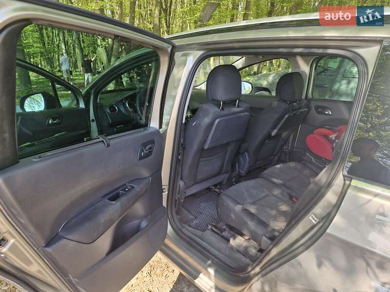 Микровэн Peugeot 5008 2010 в Рогатине