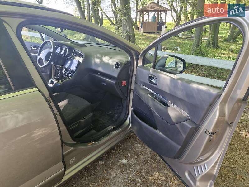 Микровэн Peugeot 5008 2010 в Рогатине