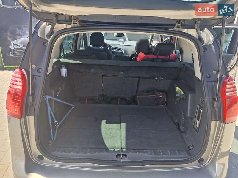 Микровэн Peugeot 5008 2010 в Рогатине