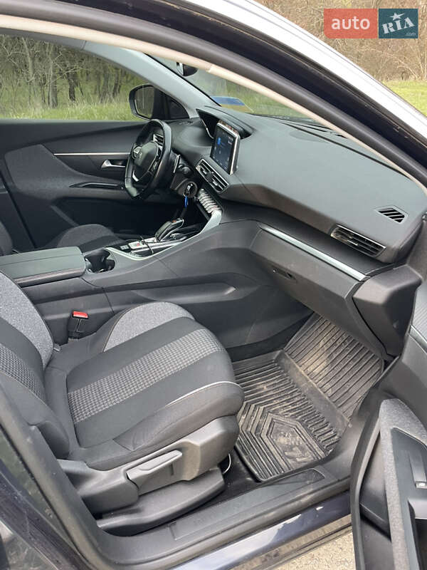 Позашляховик / Кросовер Peugeot 5008 2018 в Переяславі