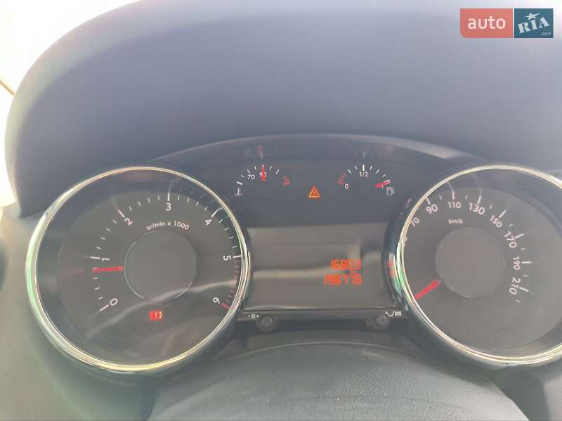 Мікровен Peugeot 5008 2016 в Чернівцях