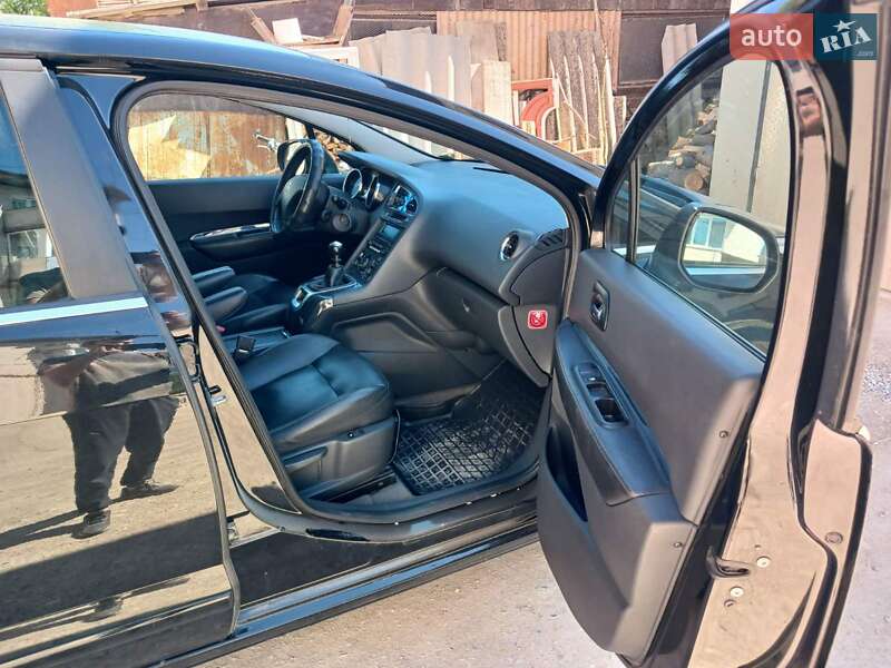 Мікровен Peugeot 5008 2010 в Хоросткові