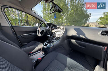 Микровэн Peugeot 5008 2012 в 