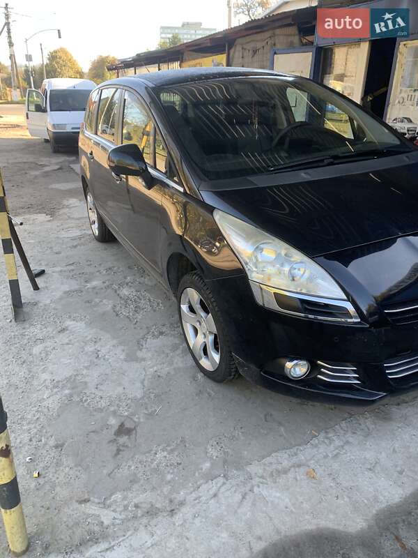 Микровэн Peugeot 5008 2010 в Львове