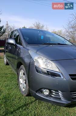 Мікровен Peugeot 5008 2011 в 