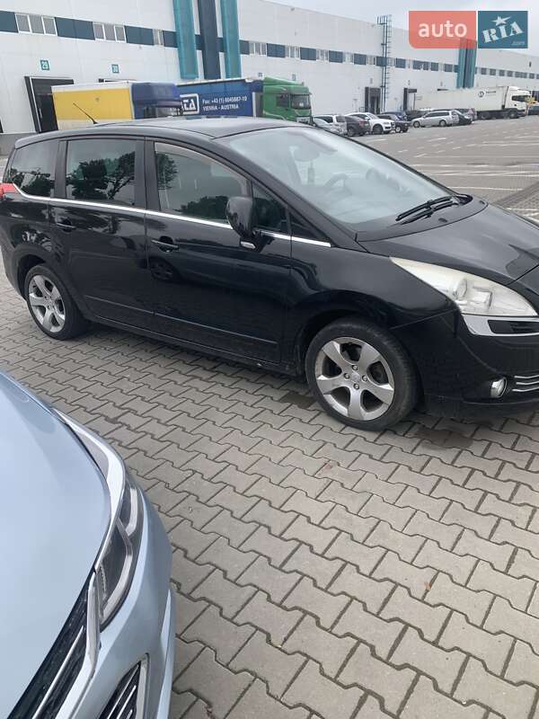 Микровэн Peugeot 5008 2010 в Львове