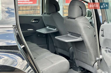 Микровэн Peugeot 5008 2013 в 
