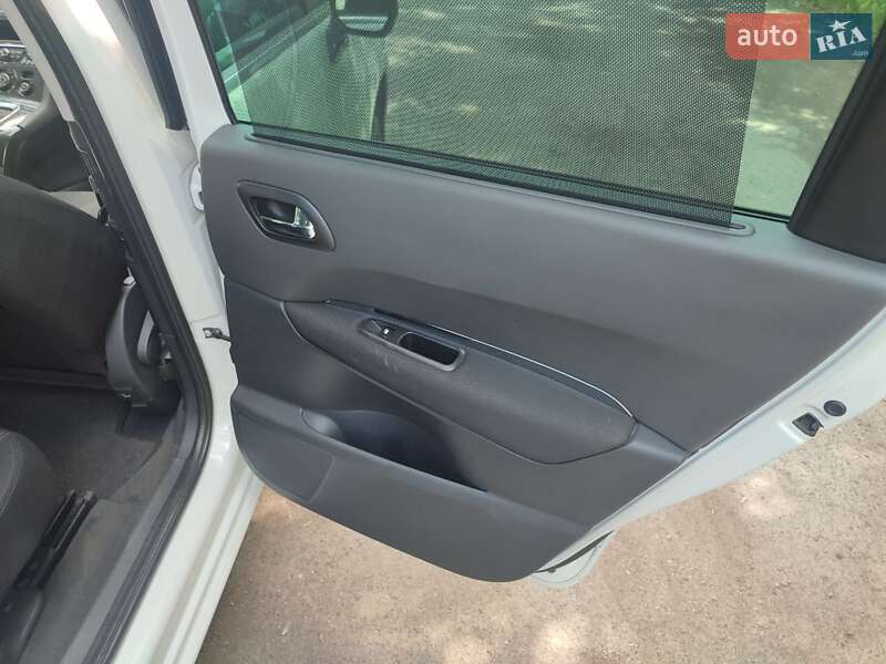 Микровэн Peugeot 5008 2009 в Киеве