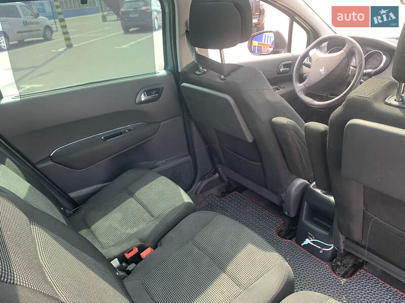Микровэн Peugeot 5008 2011 в Луцке