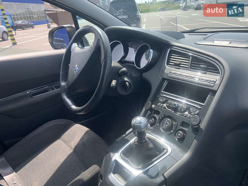 Микровэн Peugeot 5008 2011 в Луцке