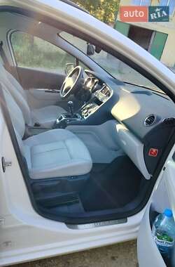 Микровэн Peugeot 5008 2013 в 