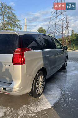 Микровэн Peugeot 5008 2015 в 