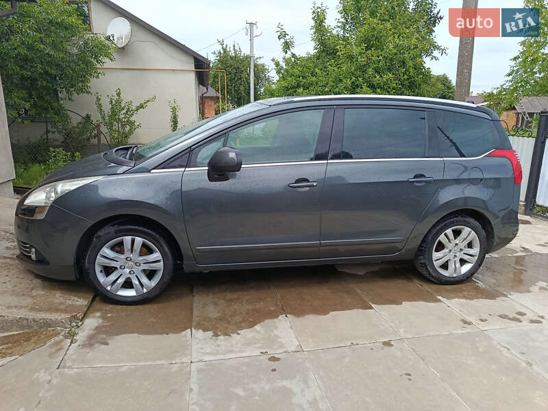 Мікровен Peugeot 5008 2011 в Сторожинці