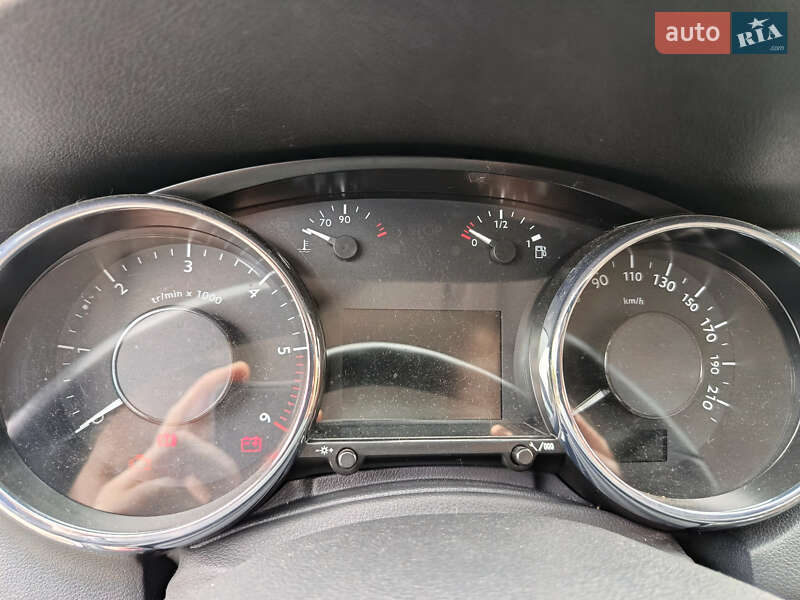 Мікровен Peugeot 5008 2011 в Сторожинці