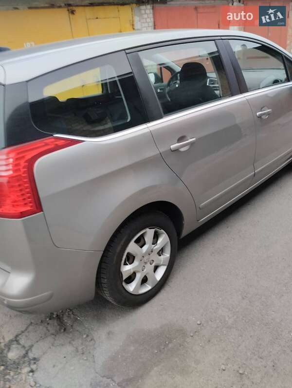 Мікровен Peugeot 5008 2009 в Києві