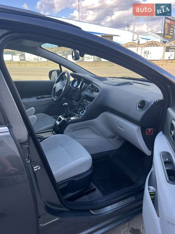 Мікровен Peugeot 5008 2011 в Дунаївцях