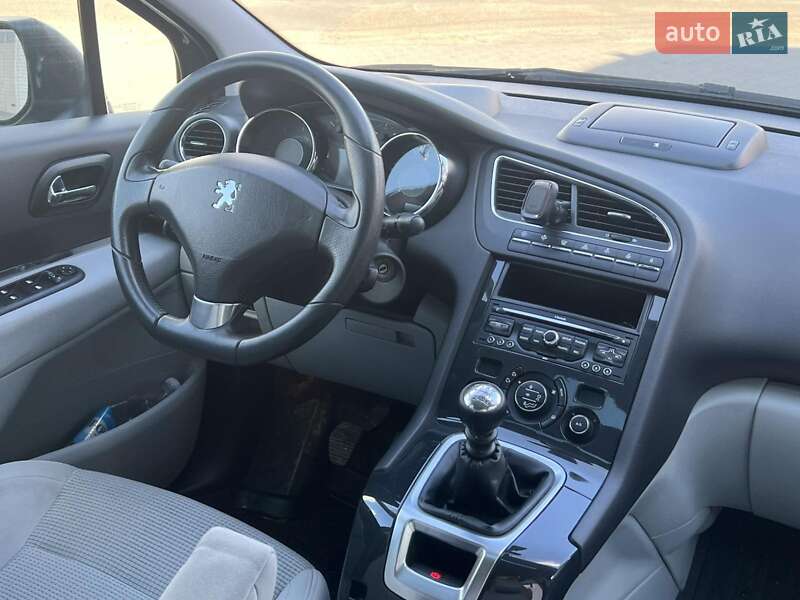 Мікровен Peugeot 5008 2011 в Дунаївцях