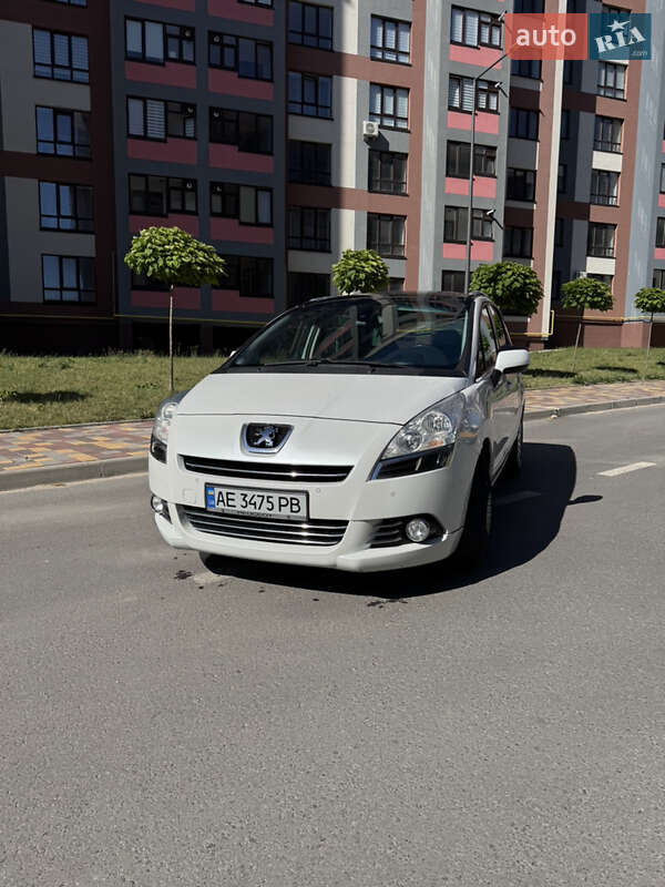 Peugeot 5008 2011
