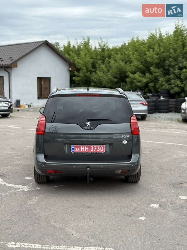 Микровэн Peugeot 5008 2015 в Дубно