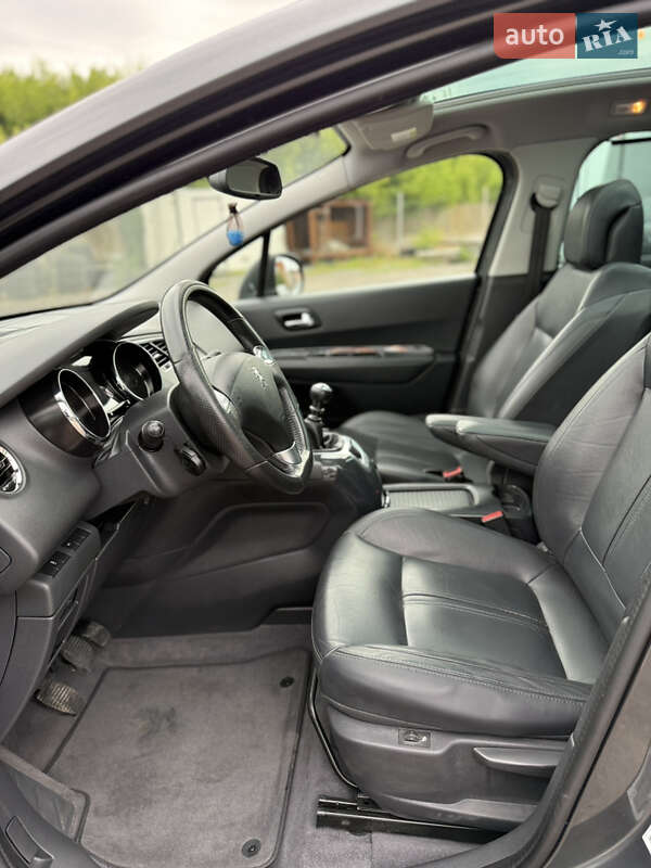 Микровэн Peugeot 5008 2015 в Дубно