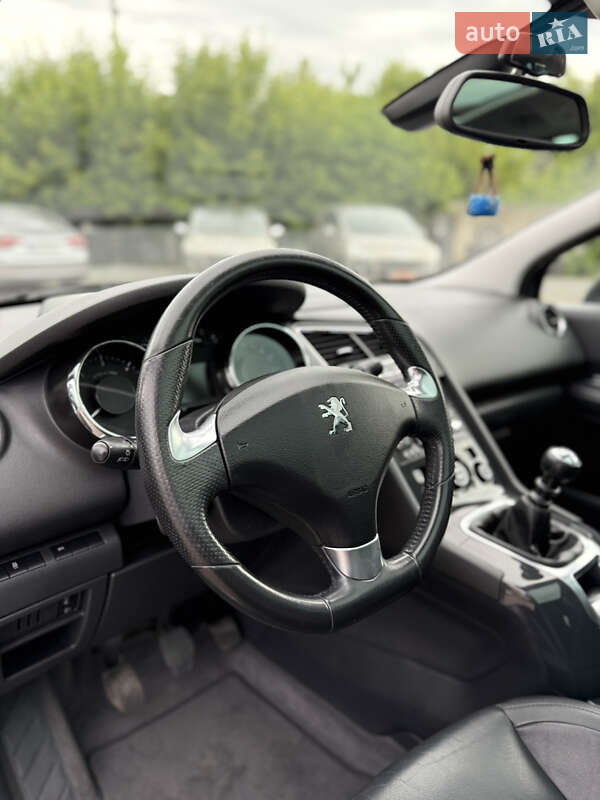 Микровэн Peugeot 5008 2015 в Дубно