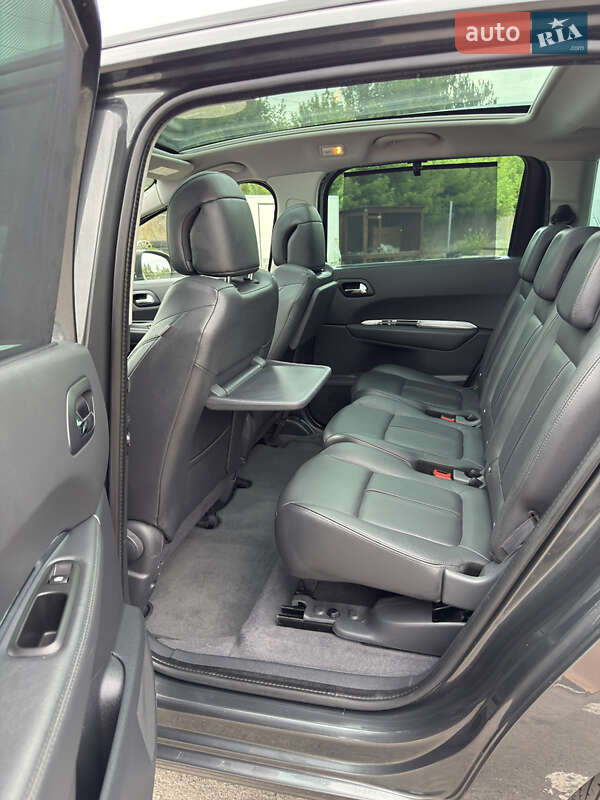 Микровэн Peugeot 5008 2015 в Дубно