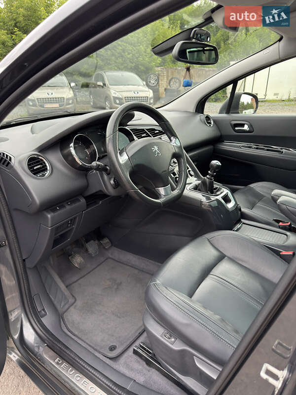 Микровэн Peugeot 5008 2015 в Дубно