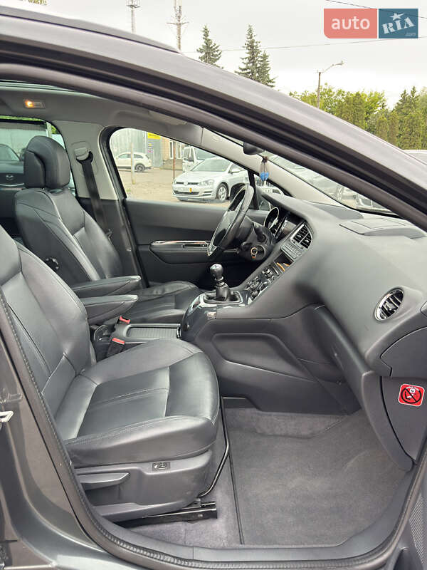 Микровэн Peugeot 5008 2015 в Дубно