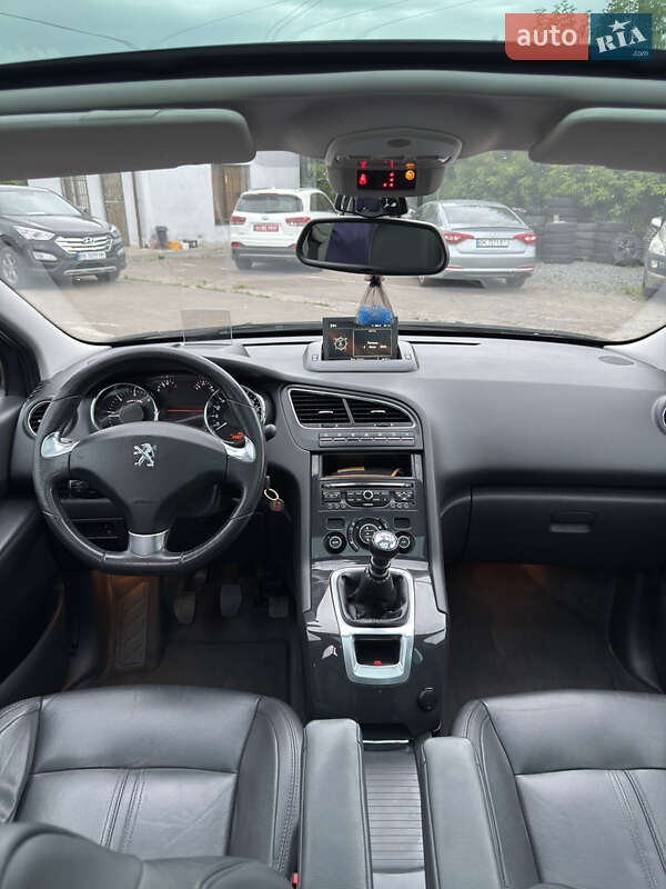 Микровэн Peugeot 5008 2015 в Дубно
